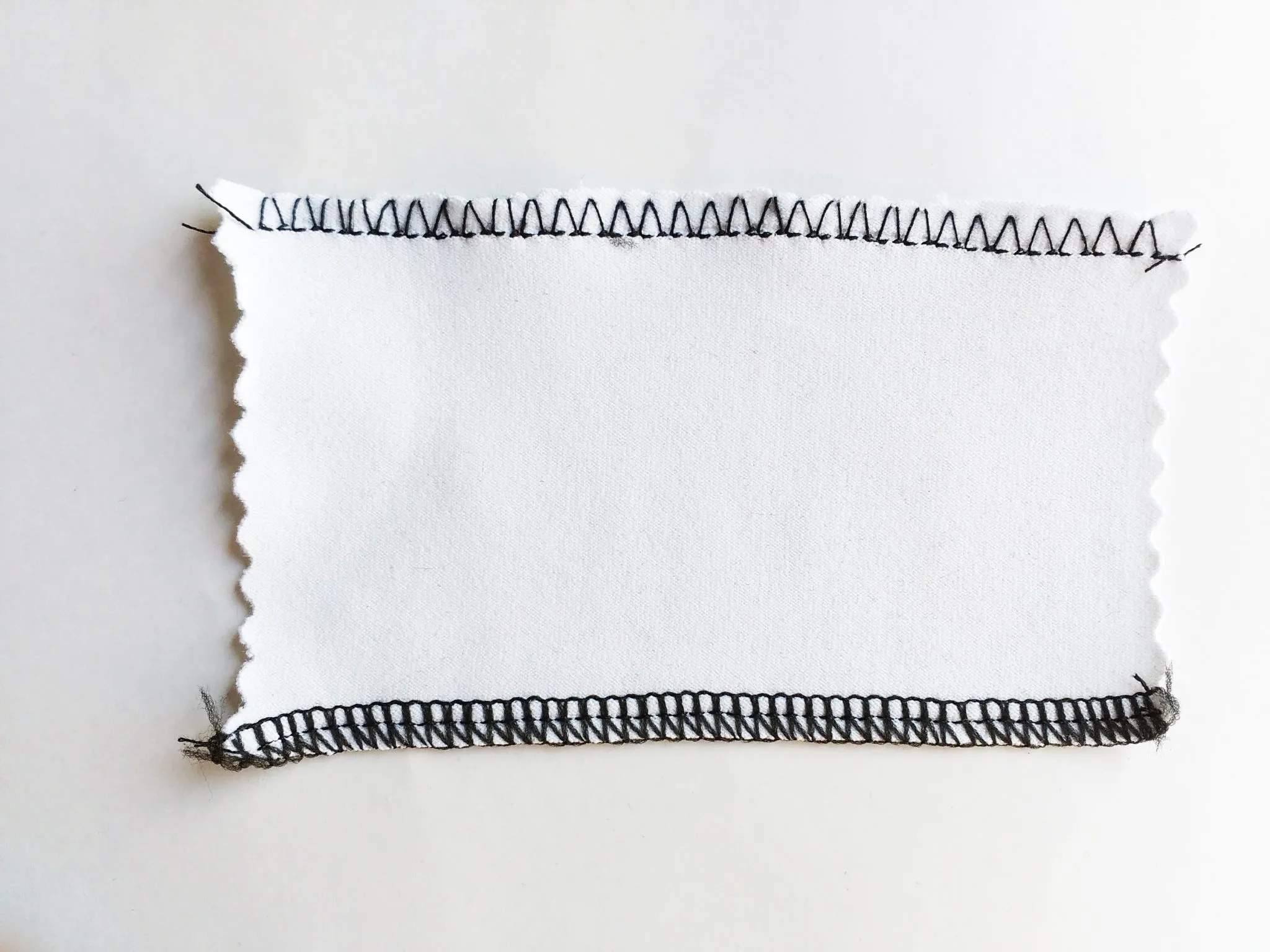 Overlock, collareta o máquina recta: cuál necesitás según lo que cosés